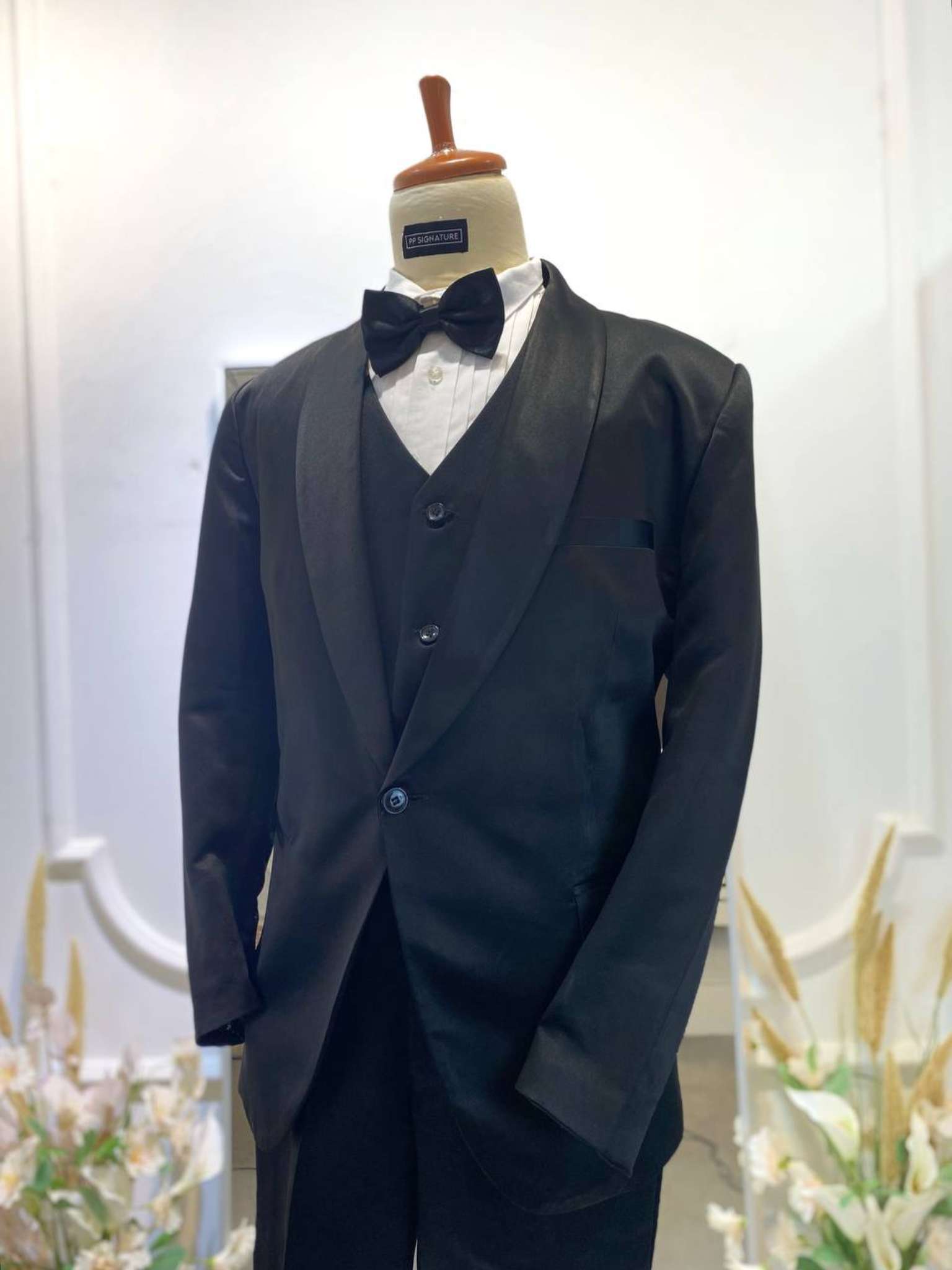 Black tuxedo rental-Wedding tuxedo-Formal event tuxedo-Groom wedding attire-Three-piece tuxedo-Shawl lapel tuxedo-Tuxedo for weddings-Formal suit rental-Affordable tuxedo-Tuxedo rental online