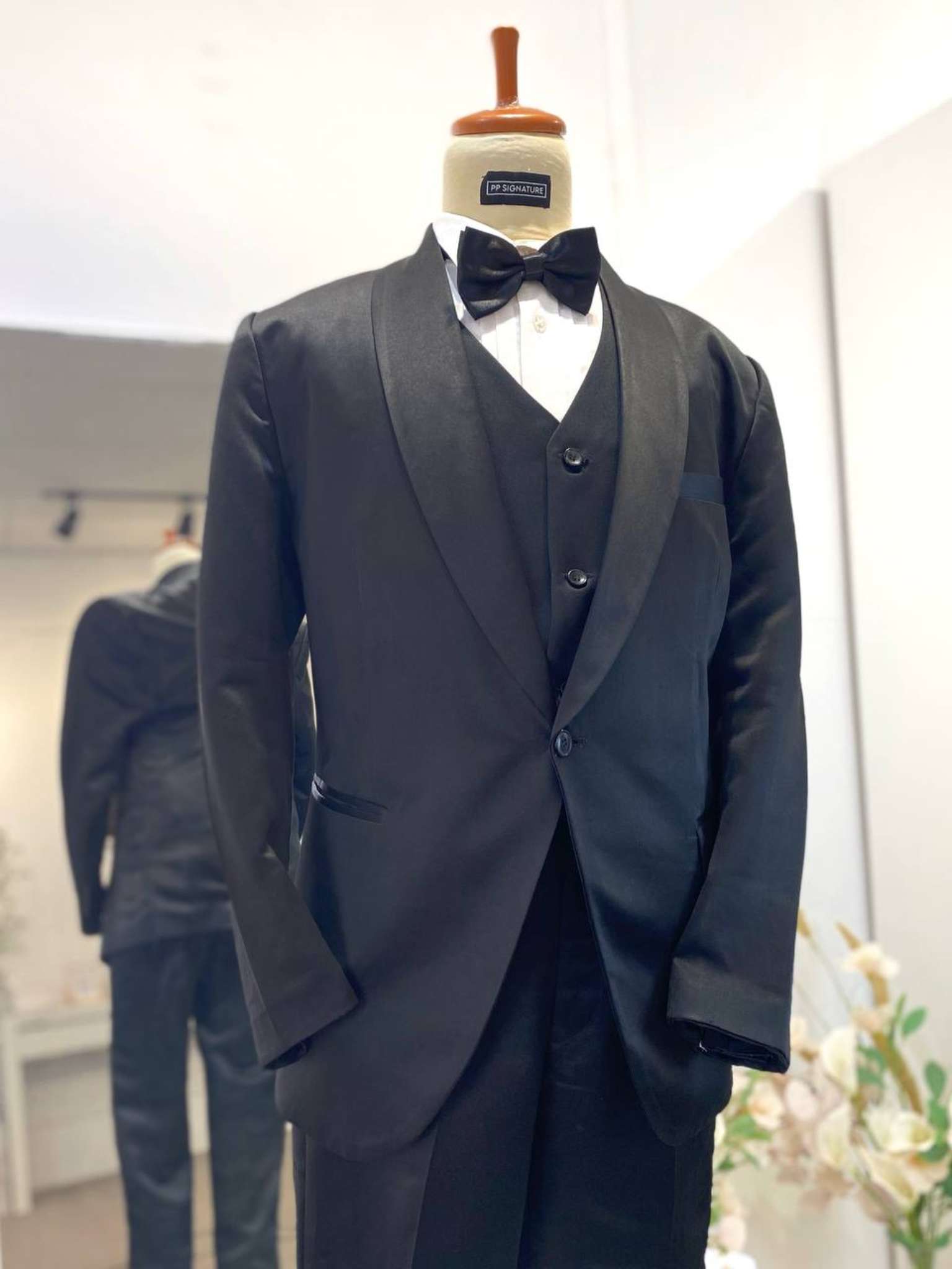 Black tuxedo rental-Wedding tuxedo-Formal event tuxedo-Groom wedding attire-Three-piece tuxedo-Shawl lapel tuxedo-Tuxedo for weddings-Formal suit rental-Affordable tuxedo-Tuxedo rental online