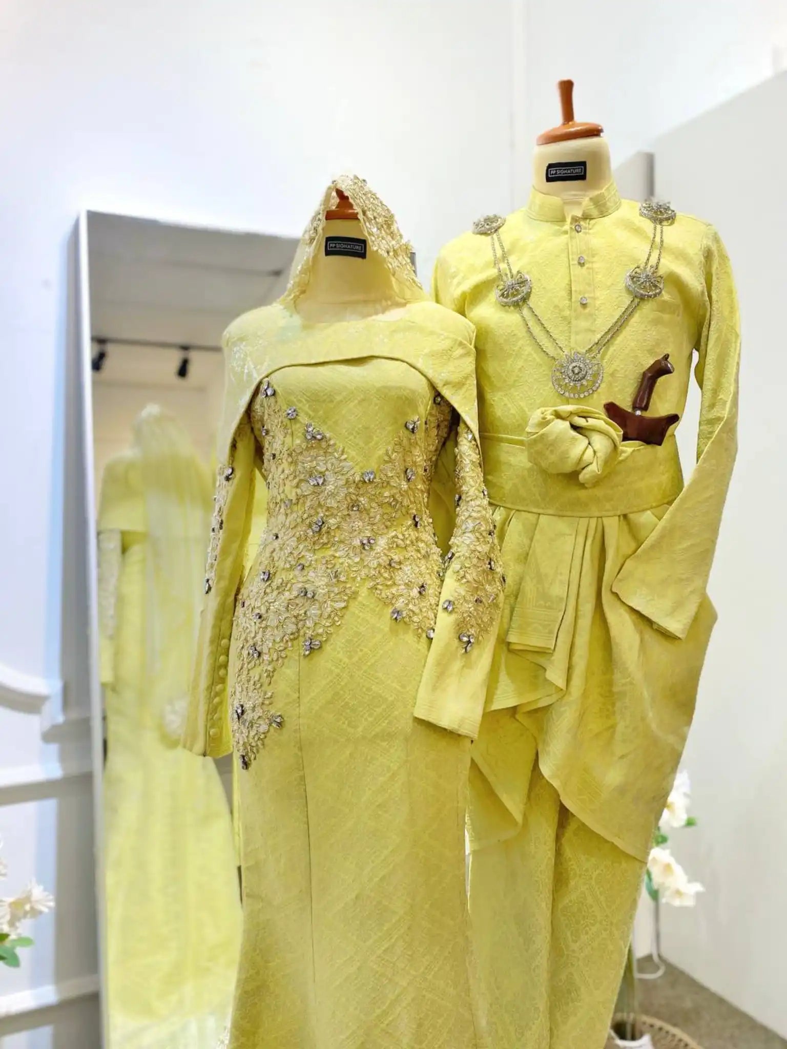 Sewa Baju Pengantin-Baju Pengantin Songket-Sewa Baju Sanding-Pakej Pengantin-Baju Pengantin Kuning-Baju Pengantin Melayu-Sewa Baju Pengantin Murah-Sewa Baju Pengantin KL-Kot Raihan Sewa-Baju Pengantin songket kuning