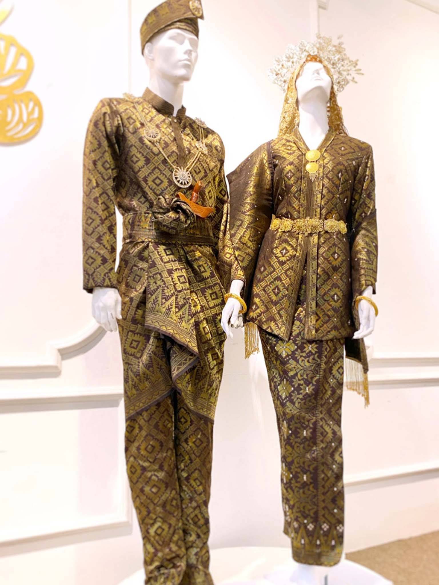 DANG ANUM - Dark Coco Brown Songket Kebaya with Selempang Wedding Dress (Baju Sanding)