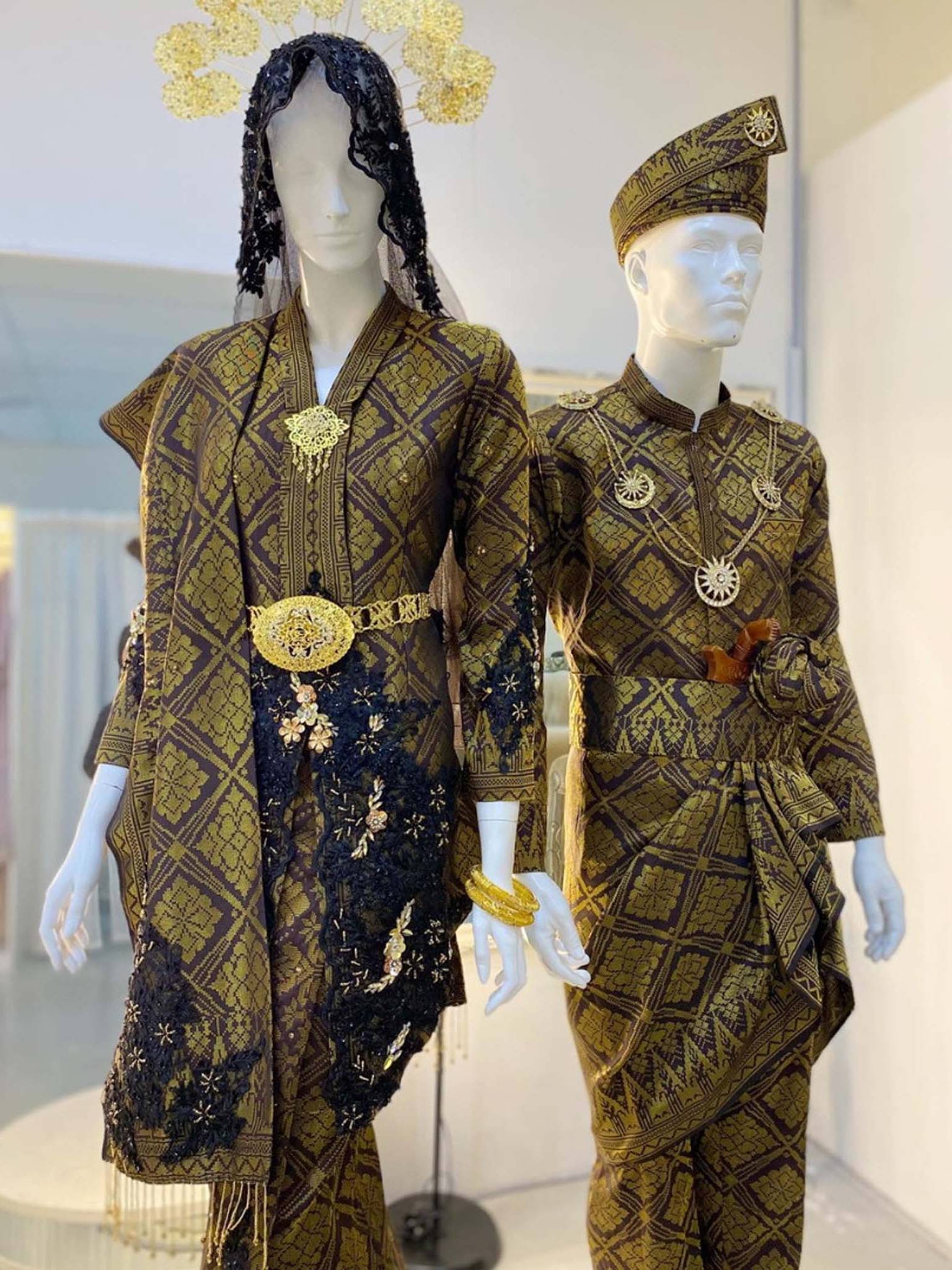 Pakej Sewaan Baju Pengantin Lelaki &amp; Perempuan-DANG SARI - Dark Brown Songket Kebaya with Selempang (Baju Sanding)