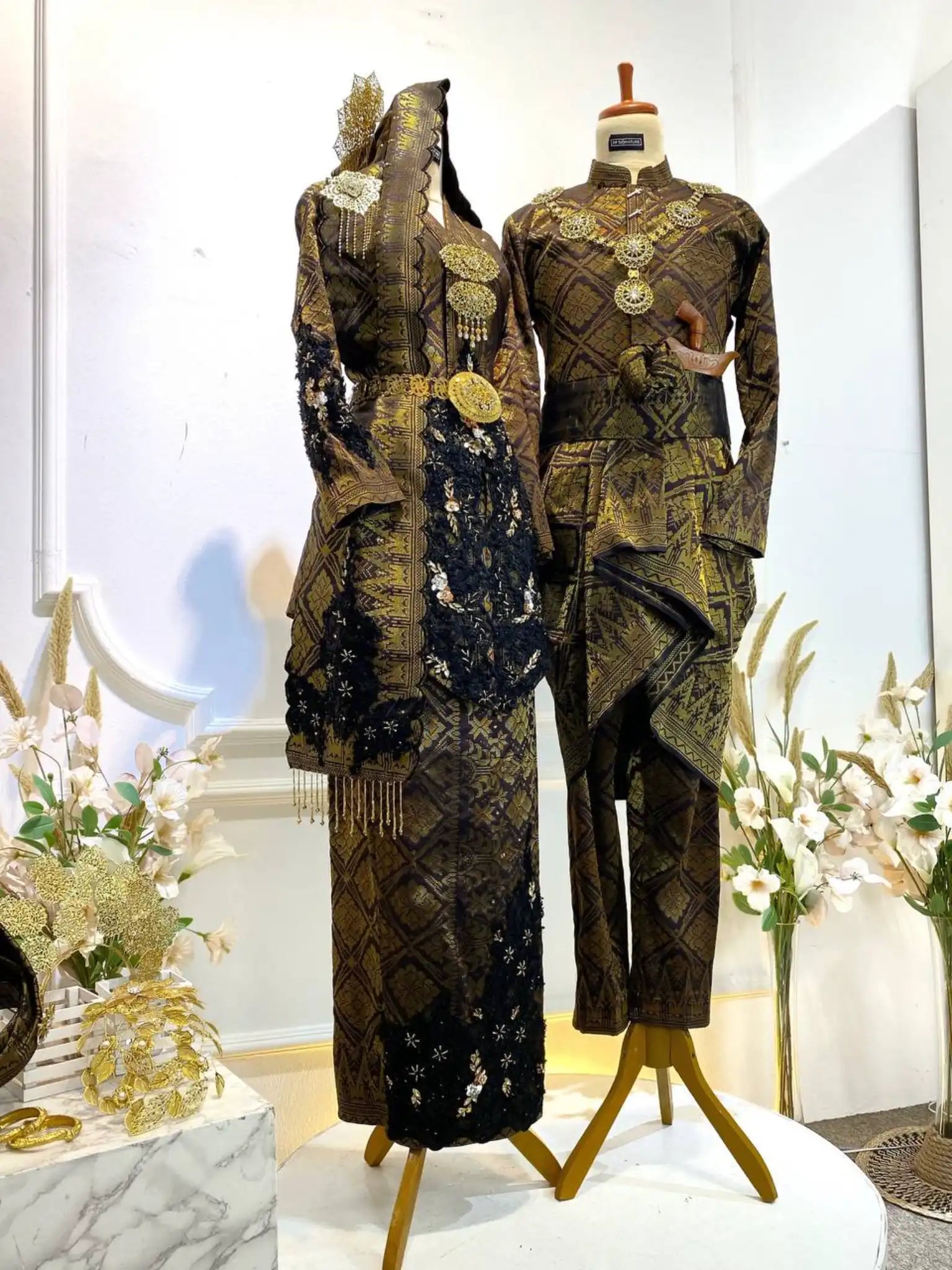 Baju Sanding-Songket Kebaya-Dark Brown Kebaya-Selempang Songket-Baju Pengantin Tradisional