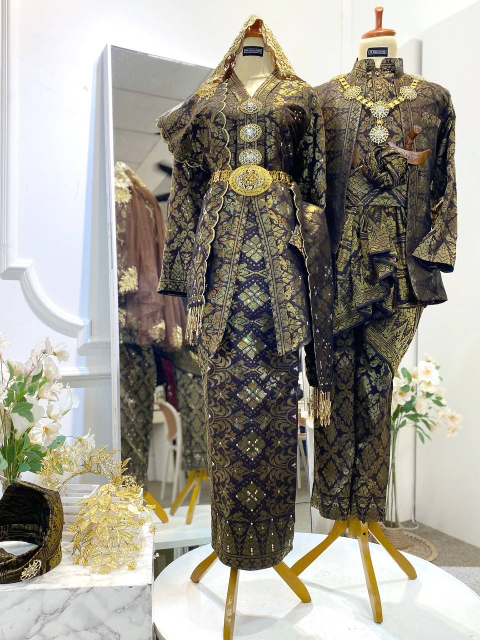 DANG SURIA-Dark Coco Brown Songket Kebaya Moden Wedding Dress with Selempang (Baju Sanding)-baju sanding tradisional-baju sanding moden-baju sanding muslimah-baju pengantin tradisional-baju pengantin moden-baju pengantin muslimah-sewa baju sanding-sewa baju pengantin-butik baju sanding-butik baju pengantin