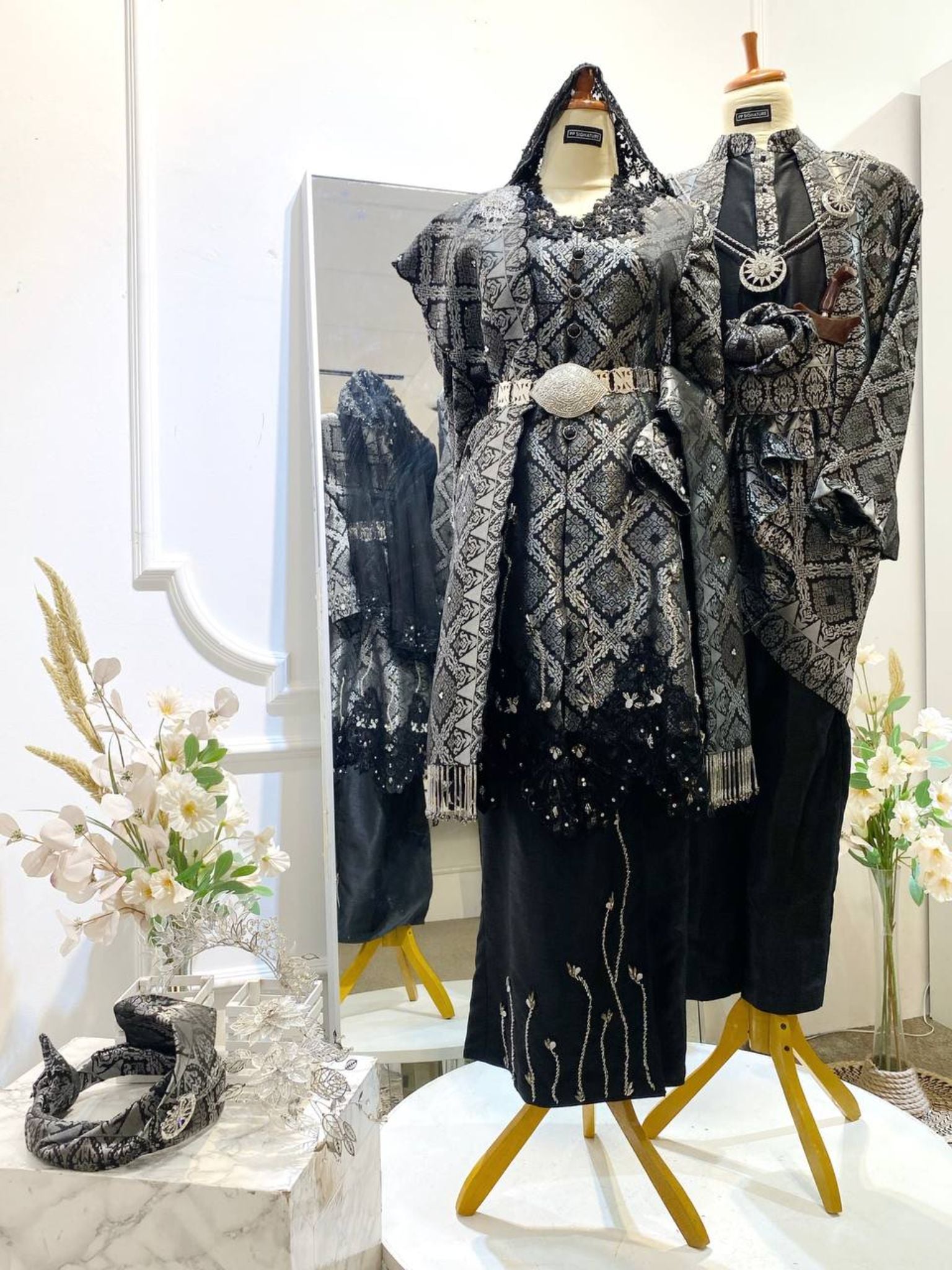 DAYANG SENANDUNG-Black & Silver Songket-Kebaya Kebarung-Selempang Sulam-Wedding Dress-baju sanding tradisional-baju sanding moden-baju sanding muslimah-baju pengantin tradisional-baju pengantin moden-baju pengantin muslimah-sewa baju sanding-sewa baju pengantin-butik baju sanding-butik baju pengantin