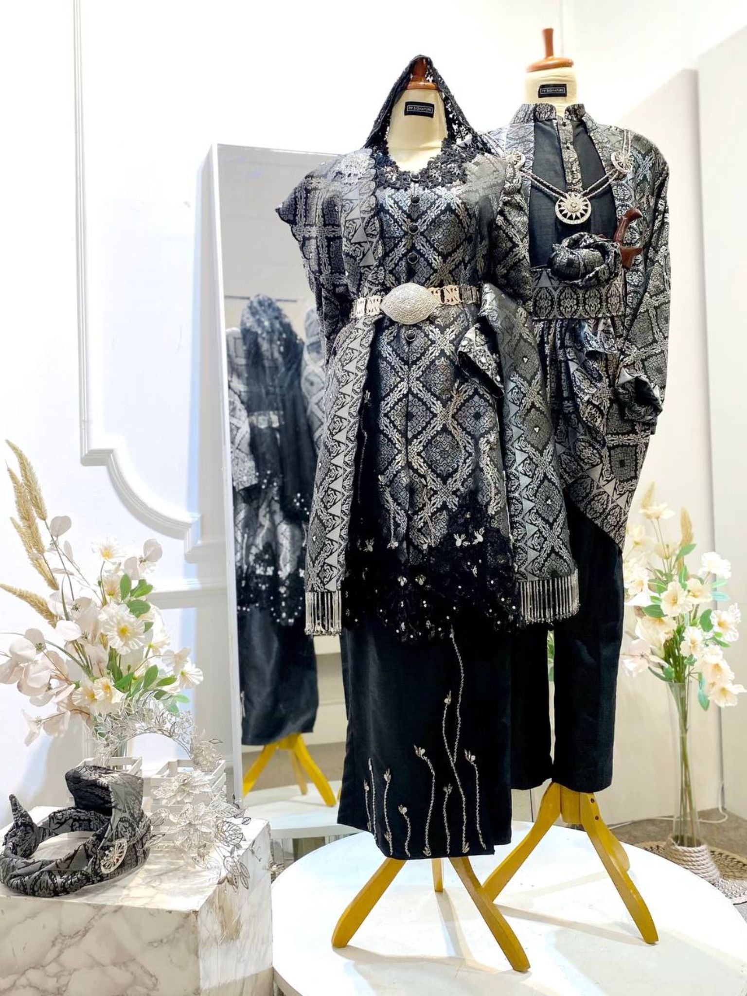 DAYANG SENANDUNG-Black & Silver Songket-Kebaya Kebarung-Selempang Sulam-Wedding Dress-baju sanding tradisional-baju sanding moden-baju sanding muslimah-baju pengantin tradisional-baju pengantin moden-baju pengantin muslimah-sewa baju sanding-sewa baju pengantin-butik baju sanding-butik baju pengantin