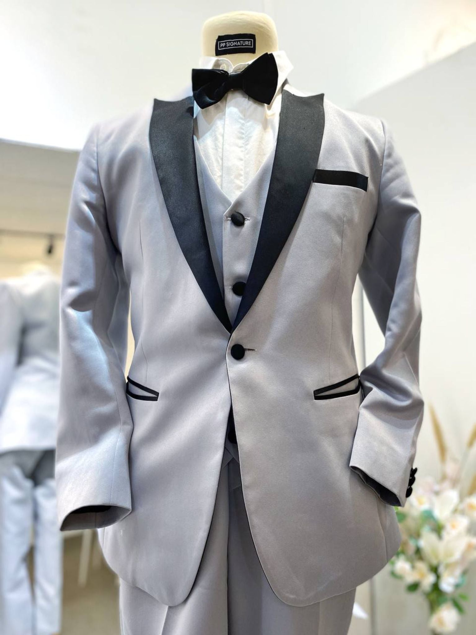 Light Grey 3-Piece Suit with Contrast Peak Lapel | Men's Wedding & Formal Suit