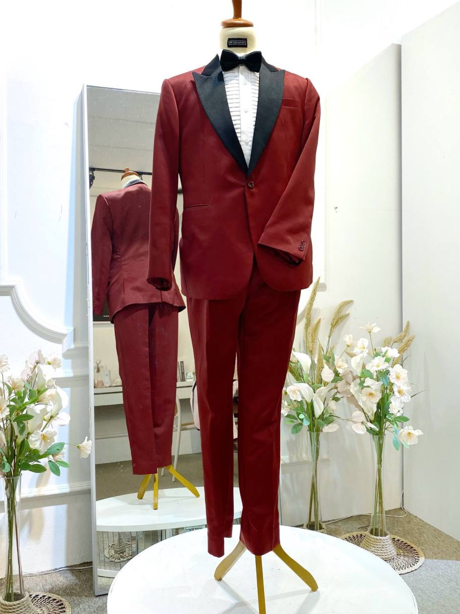 MAROON 2 - Maroon 2-Piece Wedding Suit with Black Peak Lapel