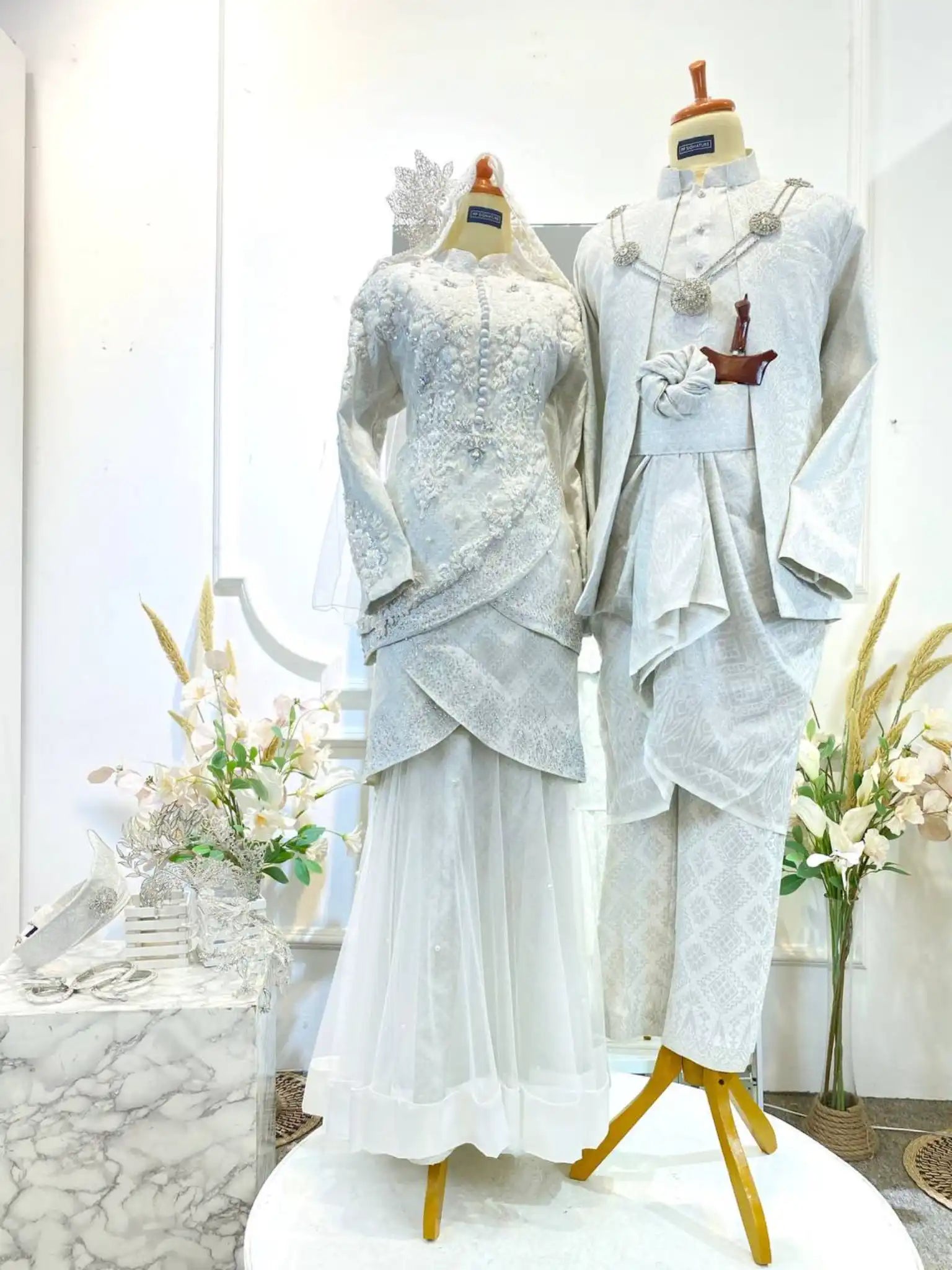 PERSIA Baju Sanding Off White Songket Two-Piece Tulip Dress from Butik Pengantin PP Signature, perfect for your pakej perkahwinan. Featuring premium Songket 2D fabric with silver accents for a classic wedding reception look.