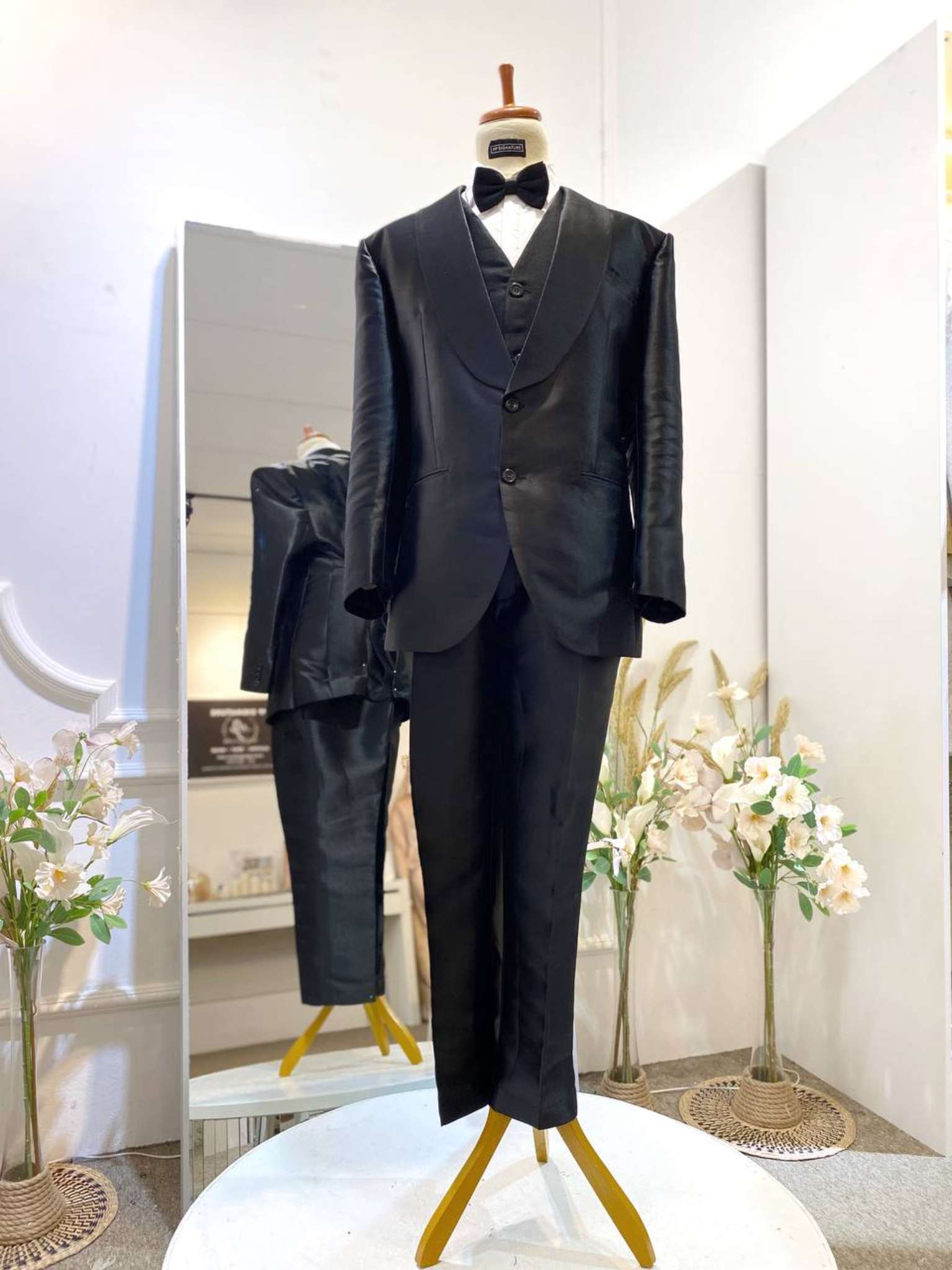 Black tuxedo rental-Wedding tuxedo-Formal event tuxedo-Groom wedding attire-Three-piece tuxedo-Shawl lapel tuxedo-Tuxedo for weddings-Formal suit rental-Affordable tuxedo-Tuxedo rental online