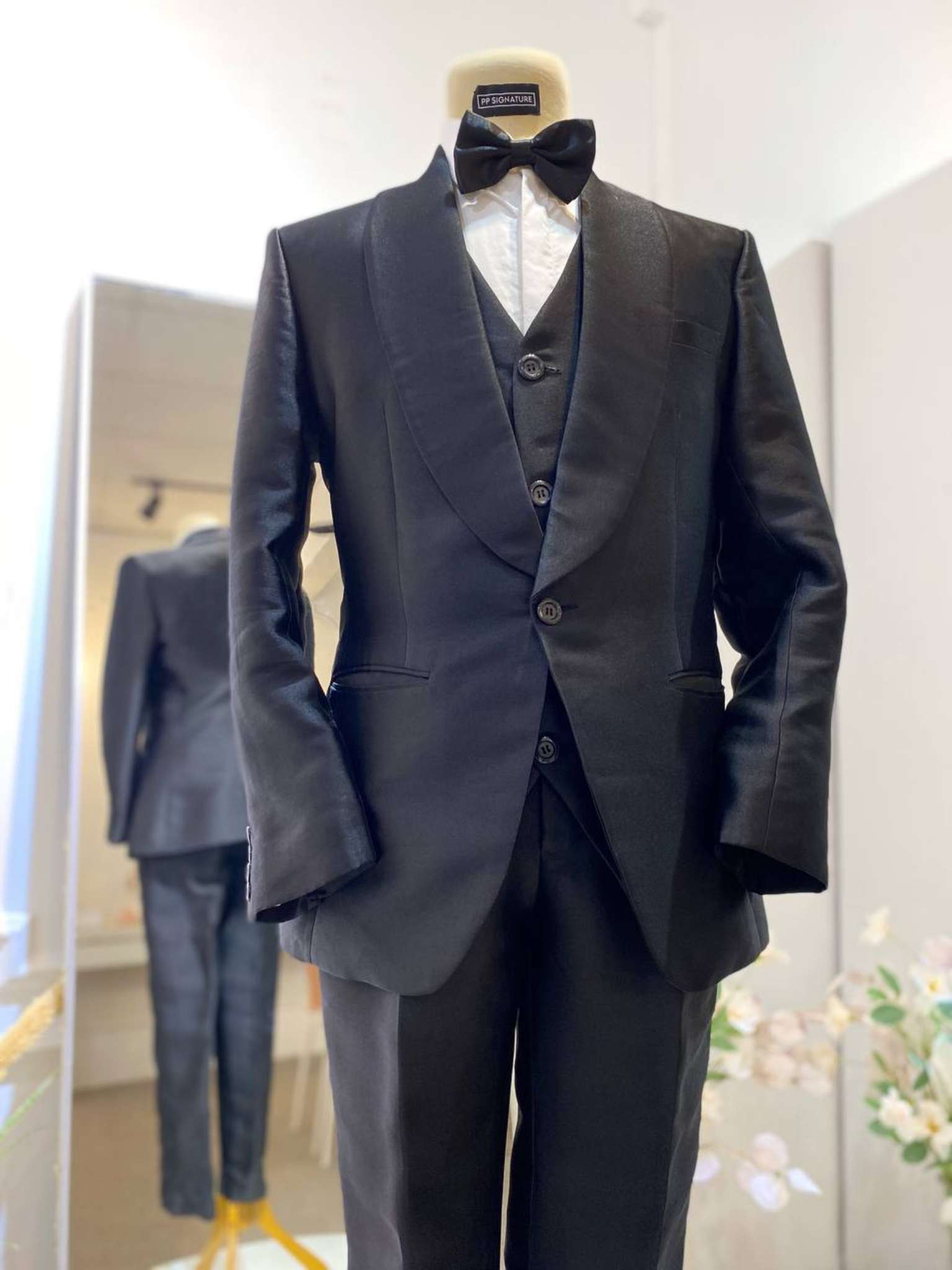 Black tuxedo rental-Wedding tuxedo-Formal event tuxedo-Groom wedding attire-Three-piece tuxedo-Shawl lapel tuxedo-Tuxedo for weddings-Formal suit rental-Affordable tuxedo-Tuxedo rental online