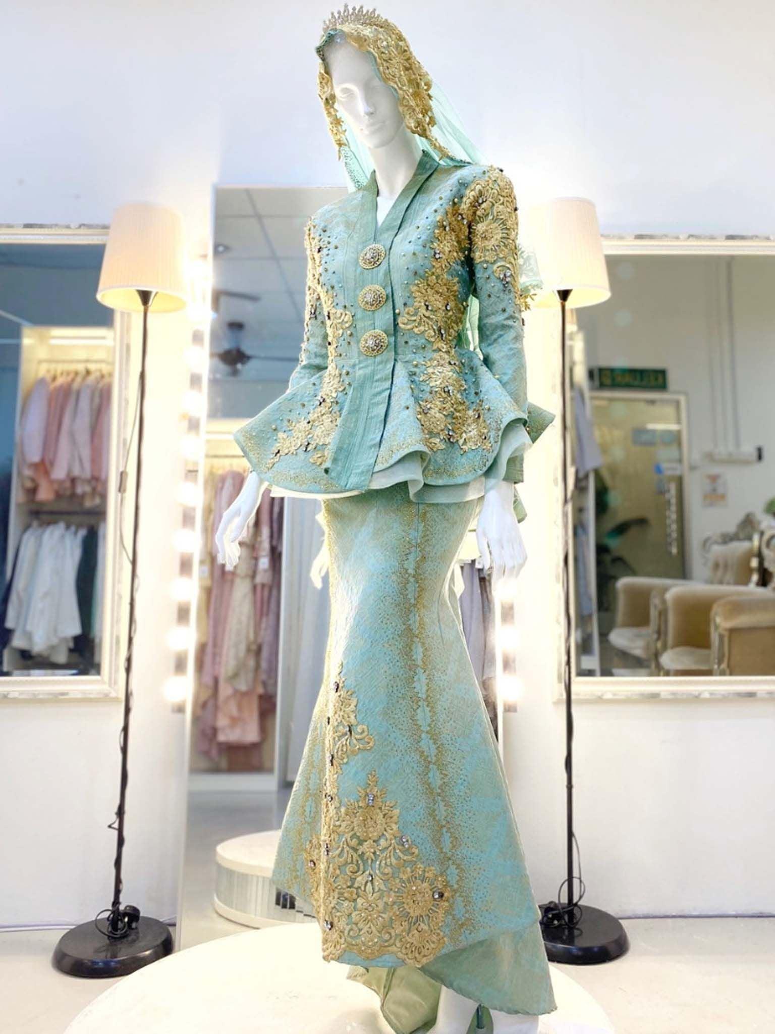 Preloved wedding dress-Baju Sanding for sale-Mint green wedding dress-Songket wedding dress-Kebaya peplum dress-Traditional Malay wedding attire-Elegant wedding dress-Sustainable bridal wear-Gold accented wedding dress-Affordable luxury wedding gown